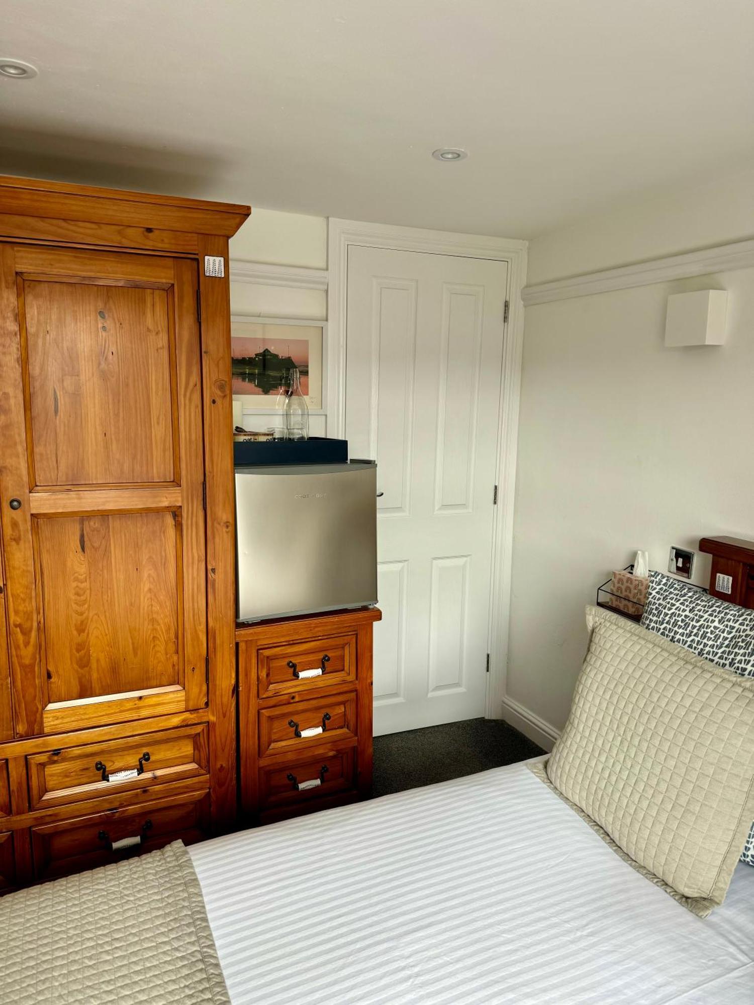 Pierremont En-Suite Rooms บรอดสแตร์ส ภายนอก รูปภาพ